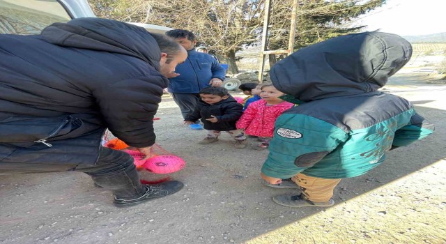 Tepebaşı ekipleri köylerdeki ihtiyaçları gideriyor