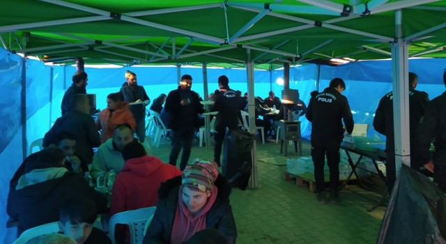 Tepebaşından İslahiyede 5 bin kişilik kahvaltı ve sıcak yemek servisi