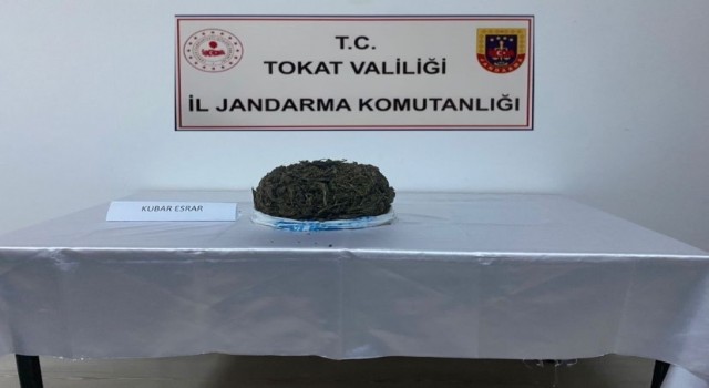 Tokatta 1 kilo 180 gram kubar esrar ele geçirildi