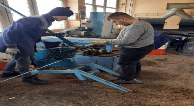 Tomarzada depremzedeler için soba üretiliyor