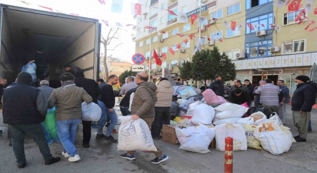 Toroslar Belediyesi, 3üncü yardım tırını ve 5 transit aracı deprem bölgesine gönderdi