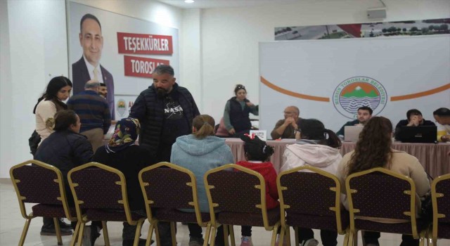 Toroslar Belediyesi Acil Destek Merkezi depremzedelerin yanında