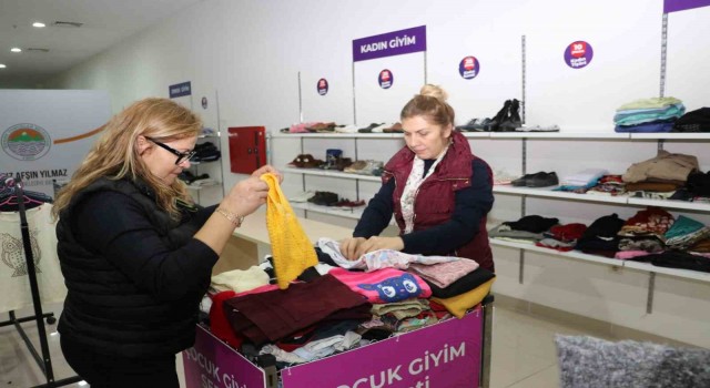 Toroslar Belediyesi Hayır Çarşısı ile depremzedelerin yanında