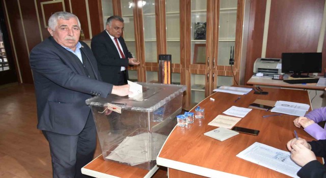 Tosya Ziraat Odası Başkanı Kadri Eken güven tazeledi