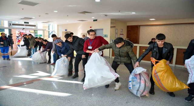 Trabzon deprem bölgesine gece gündüz yardım gönderiyor