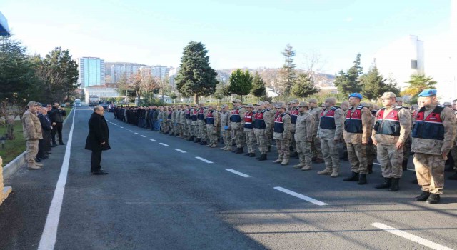 Trabzon İl Jandarma Komutanlığından deprem bölgesine 300 kişilik arama-kurtarma ekibi gönderildi