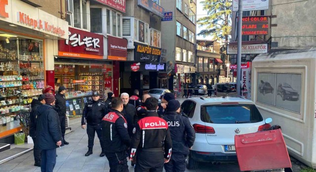 Trabzonda silahlı kavganın görüntüleri güvenlik ve cep telefonu kameralarına yansıdı