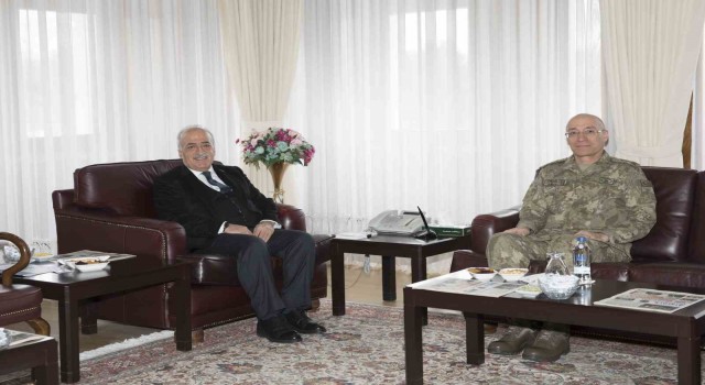 Tümgeneral Fedai Ünsaldan Rektör Çomaklıya iade-i ziyaret