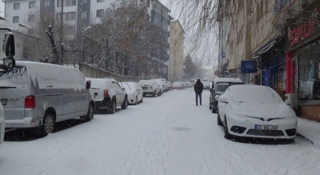Tuncelide kar yeniden bastırdı, 251 köy yolu ulaşıma kapandı