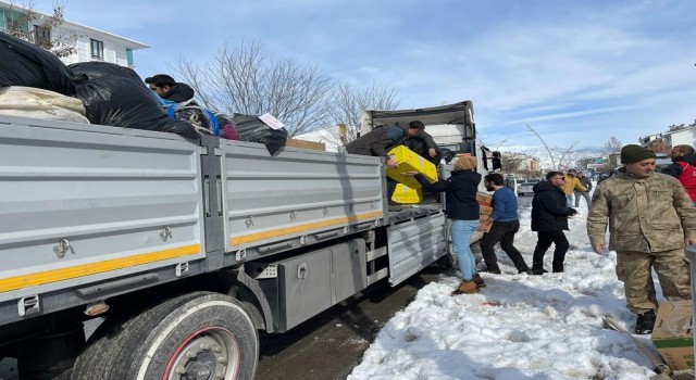 Tunceliden Adıyamana ekmek ve yardım paketleri gönderildi