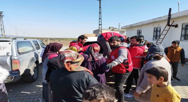 Türk Kızılay Diyadin Şubesinden deprem bölgesine yardım