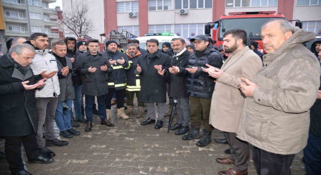 Türkeliden 1 tır, 2 kamyon ve 9 arama kurtarma ekibi dualarla yola çıktı