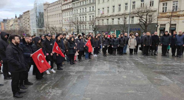 Türkiyedeki deprem felaketinde hayatını kaybedenler Çekyada anıldı