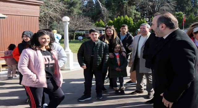 Tutuk, depremzede çocukları Yürüyen Köşkte ağırladı