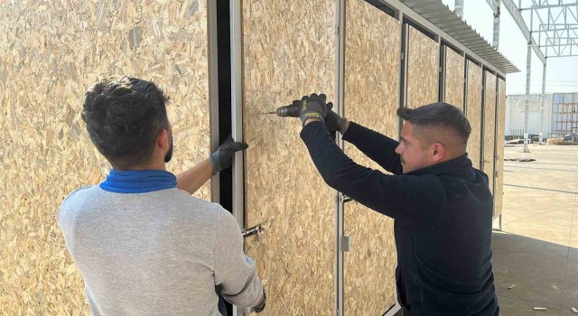 Uğur Soğutmadan deprem bölgesine seyyar banyo ve tuvalet desteği