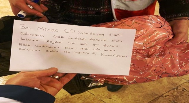 Ülkeyi yasa boğan depremde miniklerden duygulandıran hareket