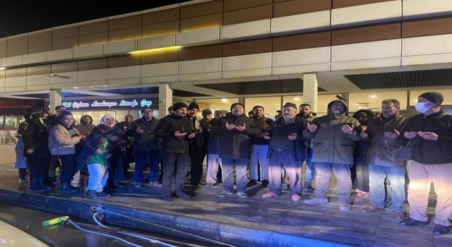 Umre yolcuları dualarla uğurlandı