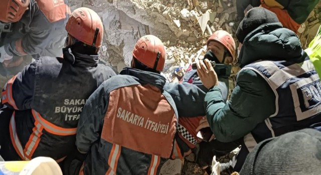 Umutlar tükenmiyor, 88nci saatte kurtarıldı