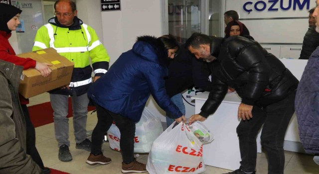Ünye depremzeler için seferber oldu