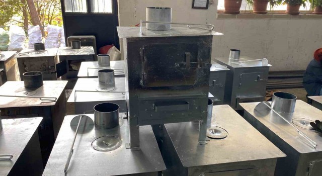 Ürettikleri 75 pratik sobayı deprem bölgesine gönderecekler