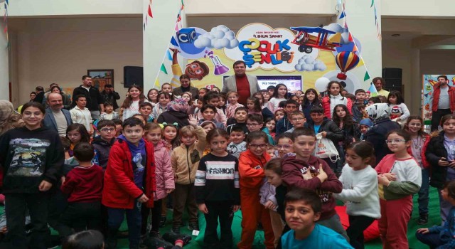 Uşakta 4. Bilim Sanat Çocuk Şenliği renkli görüntülere sahne oldu