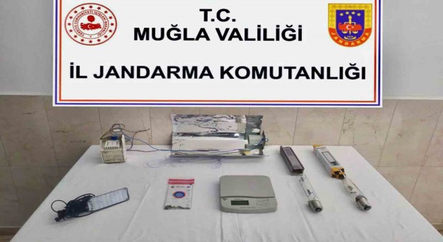 Uyuşturucu imalatı için evinde düzenek kurmuş