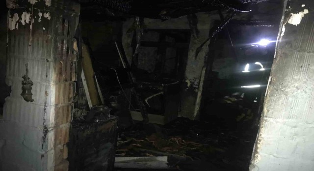 Uzunköprüde yangın paniği: Müstakil ev küle döndü