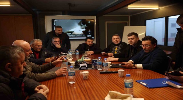 Vali Çiçek ve Başkan Büyükkılıçtan deprem bölgesinde ‘Kayseri dayanışması