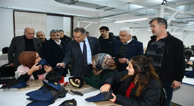 Vali Çuhadar, ASGEMde ayakkabı üretim atölyelerini gezdi