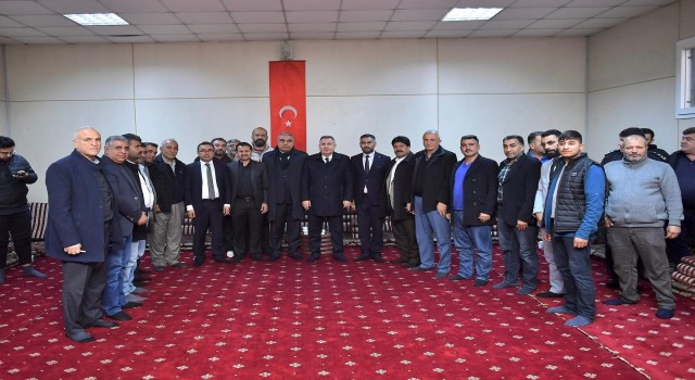 Vali Elban, Yüreğirde muhtar ve vatandaşlarla bir araya geldi
