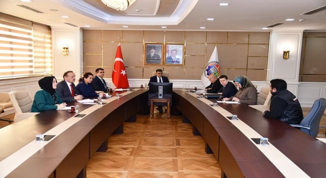 Vali vatandaşların sorunlarını dinledi