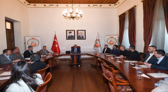 Vali Yazıcı: Depremzedelerin bir gece daha bölgede kalmalarını istemiyoruz