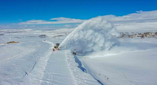 Vanda 272 yerleşim yerinin yolu ulaşıma kapandı