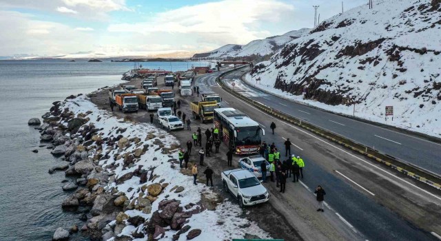 Vandan Malatyaya iş makinesi ve temel ihtiyaç malzemesi sevkiyatı