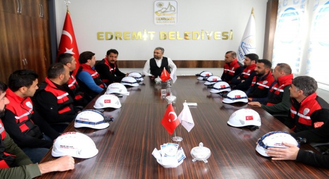 Vanlı arama kurtarma ekipleri yaşadıkları duygu dolu anları anlattı