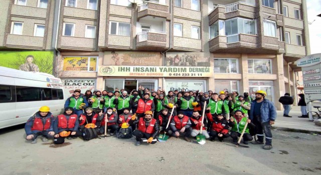 Yabancı uyruklu öğrenciler depremzedeler için seferber oldu