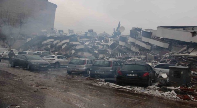 Yakınları enkaz altında kalan vatandaşların acı bekleyişi sürüyor