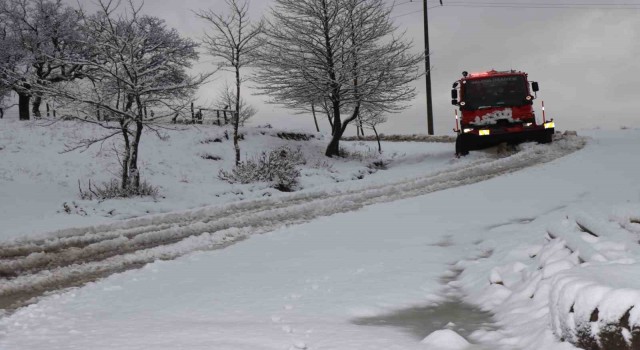 Yalova Belediyesi karla mücadeleye devam ediyor