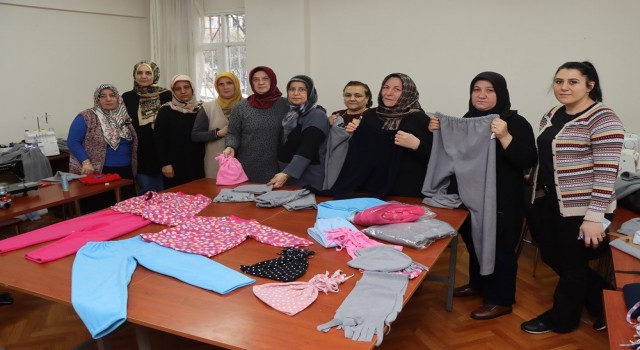 Yalova Belediyesi kursiyerleri depremzedeler için üretime geçti