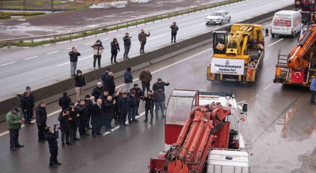 Yalovadan deprem bölgesine 204 yardım yüklü araç gönderildi