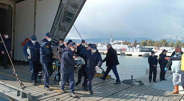 Yaralı depremzedeler gemiyle Mersine getirildi