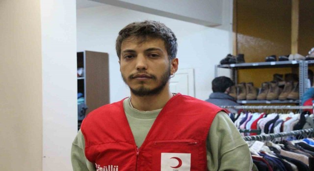 Yardım aracından bir çift mor eldiven almıştı, 24 yıllık vefa borcunu ödedi