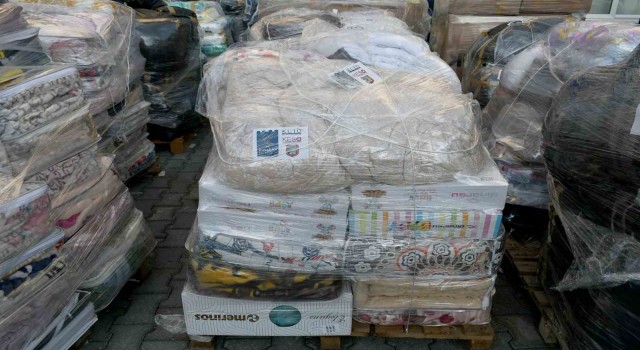 Yardım kamyonları Kuşadasından afet bölgesine doğru yola çıktı