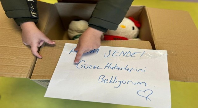 Yardım kolilerinin içinden çıkan Ayda Bebek Anaokulu öğrencilerinin notları duygulandırdı