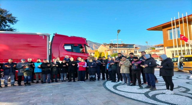 Yardım tırı Köyceğizden dualarla yola çıktı
