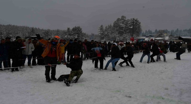 Yayla kış festivaline büyük ilgi: 10 bin kişi ziyaret etti