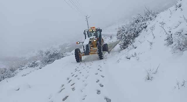 Yayladağı Belediyesi Karla Kaplı Yolları Açmak İçin Yoğun Çalışıyor