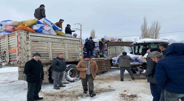 Yeniceden 3 kamyon odun yardımı deprem bölgesine gönderildi