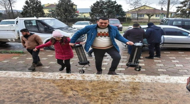 Yenişehirden 8 tır yardım malzemesi yola çıktı