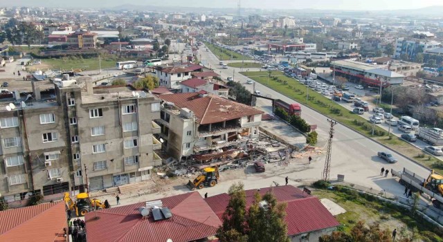 Yerle bir olan Hataydan dramatik görüntüler